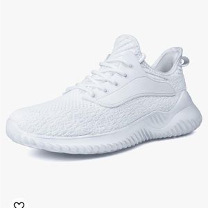 NWT WHITE ATHLETIC SNEAKERS